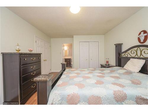 70 Aylmer Crescent, Stoney Creek, ON - Indoor Photo Showing Bedroom