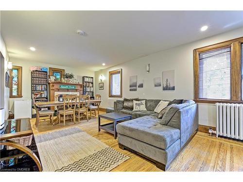 34 South Oval, Hamilton, ON - Indoor Photo Showing Living Room