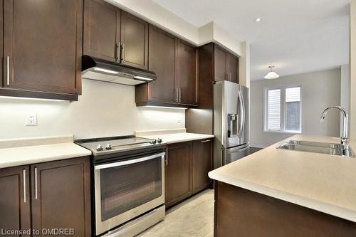 29 Kelso Drive, Caledonia, ON - Indoor Photo Showing Kitchen With Upgraded Kitchen