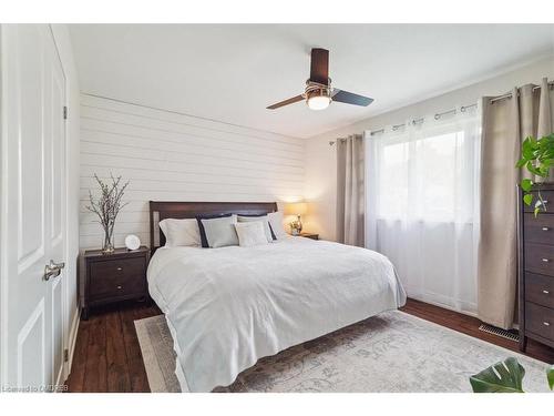 544 Maplehill Drive, Burlington, ON - Indoor Photo Showing Bedroom