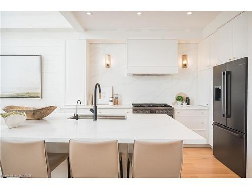 307 Martin Street, Milton, ON - Indoor Photo Showing Kitchen With Upgraded Kitchen