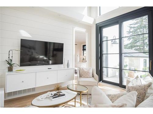 307 Martin Street, Milton, ON - Indoor Photo Showing Living Room