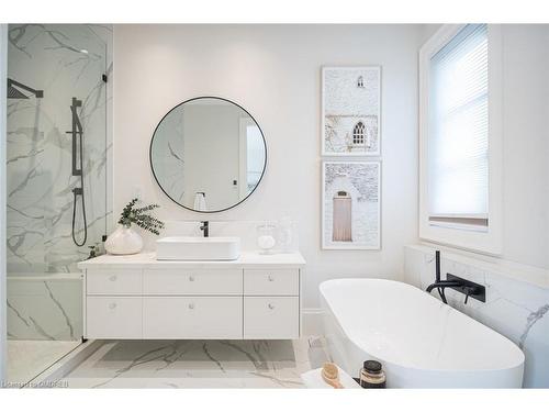 307 Martin Street, Milton, ON - Indoor Photo Showing Bathroom