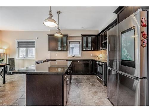 3198 Saltaire Crescent, Oakville, ON - Indoor Photo Showing Kitchen With Upgraded Kitchen