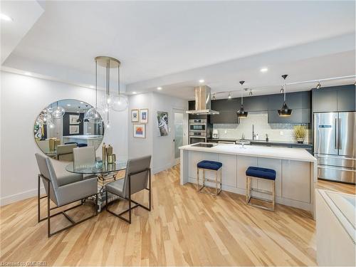 204-2121 Lakeshore Road, Burlington, ON - Indoor Photo Showing Kitchen