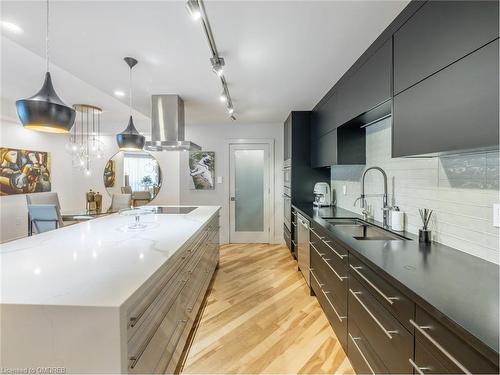 204-2121 Lakeshore Road, Burlington, ON - Indoor Photo Showing Kitchen With Upgraded Kitchen
