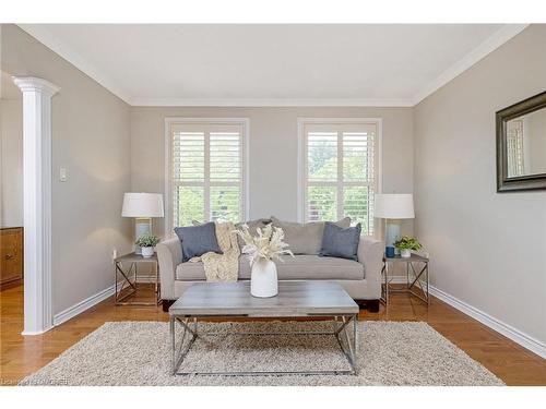 839 Merritt Drive, Milton, ON - Indoor Photo Showing Living Room