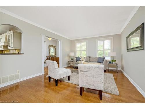 839 Merritt Drive, Milton, ON - Indoor Photo Showing Living Room