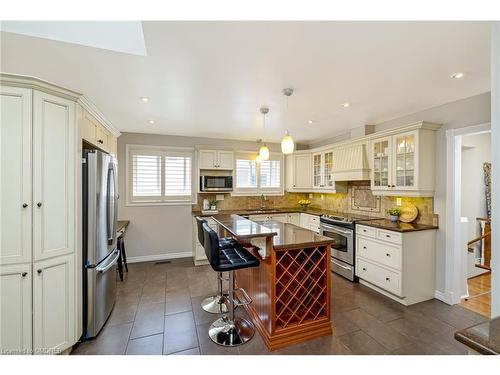 839 Merritt Drive, Milton, ON - Indoor Photo Showing Kitchen With Upgraded Kitchen