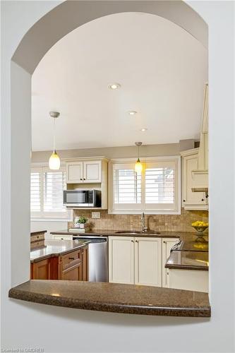 839 Merritt Drive, Milton, ON - Indoor Photo Showing Kitchen