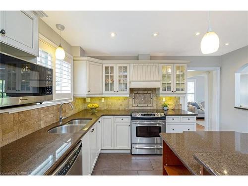 839 Merritt Drive, Milton, ON - Indoor Photo Showing Kitchen With Double Sink