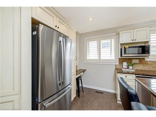 839 Merritt Drive, Milton, ON - Indoor Photo Showing Kitchen