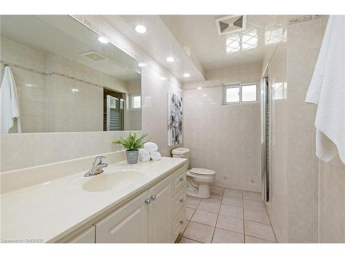839 Merritt Drive, Milton, ON - Indoor Photo Showing Bathroom
