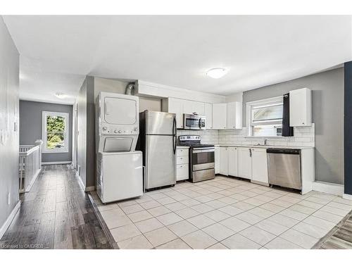 14 Tasker Street, St. Catharines, ON - Indoor Photo Showing Kitchen