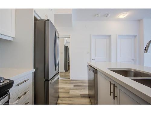 436-10 Mallard Trail, Hamilton, ON - Indoor Photo Showing Kitchen