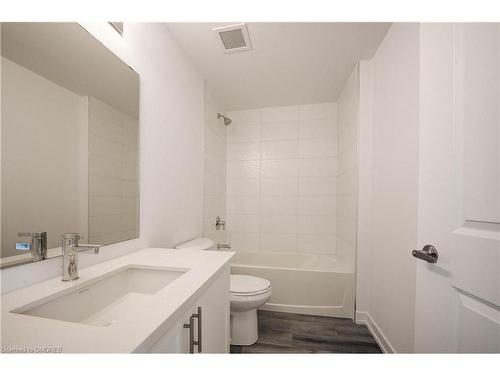 436-10 Mallard Trail, Hamilton, ON - Indoor Photo Showing Bathroom