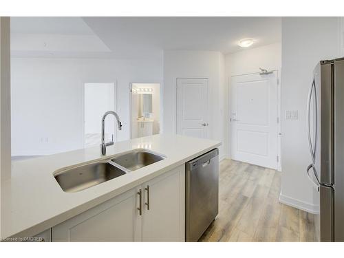 621-10 Mallard Trail, Hamilton, ON - Indoor Photo Showing Kitchen With Double Sink