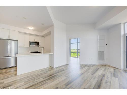 621-10 Mallard Trail, Hamilton, ON - Indoor Photo Showing Kitchen