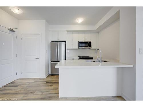 621-10 Mallard Trail, Hamilton, ON - Indoor Photo Showing Kitchen With Stainless Steel Kitchen With Double Sink