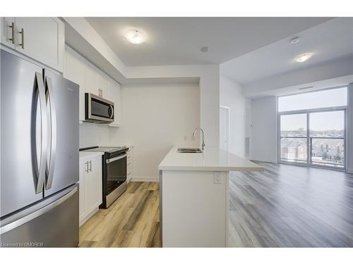 621-10 Mallard Trail, Hamilton, ON - Indoor Photo Showing Kitchen With Stainless Steel Kitchen With Double Sink