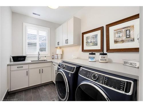 125 Suffolk Avenue, Oakville, ON - Indoor Photo Showing Laundry Room