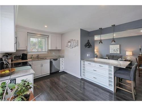 323 Grand Ridge Drive, Cambridge, ON - Indoor Photo Showing Kitchen