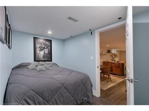 323 Grand Ridge Drive, Cambridge, ON - Indoor Photo Showing Bedroom