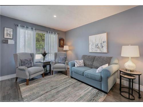 323 Grand Ridge Drive, Cambridge, ON - Indoor Photo Showing Living Room