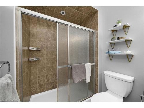 208-33 Whitmer Street, Milton, ON - Indoor Photo Showing Bathroom