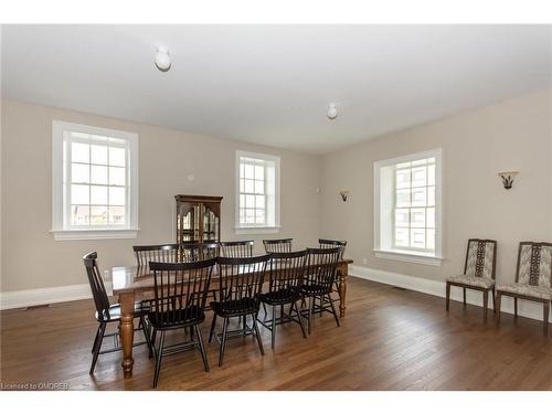 208-33 Whitmer Street, Milton, ON - Indoor Photo Showing Dining Room