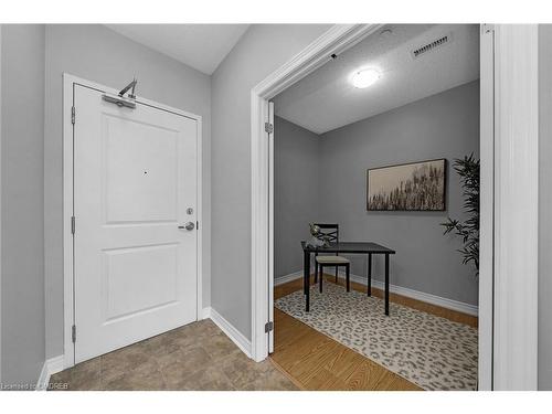208-33 Whitmer Street, Milton, ON - Indoor Photo Showing Other Room