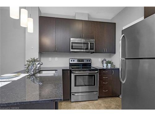 208-33 Whitmer Street, Milton, ON - Indoor Photo Showing Kitchen With Double Sink With Upgraded Kitchen