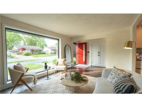 5411 Murray Crescent, Burlington, ON - Indoor Photo Showing Living Room