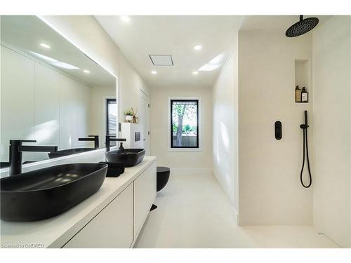 5411 Murray Crescent, Burlington, ON - Indoor Photo Showing Bathroom