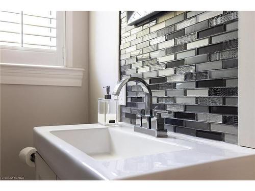 86 First Street, Oakville, ON - Indoor Photo Showing Bathroom