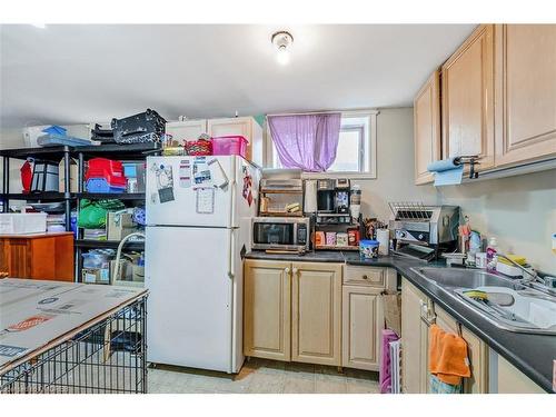 1 Mccuaig Court, Barrie, ON - Indoor Photo Showing Kitchen