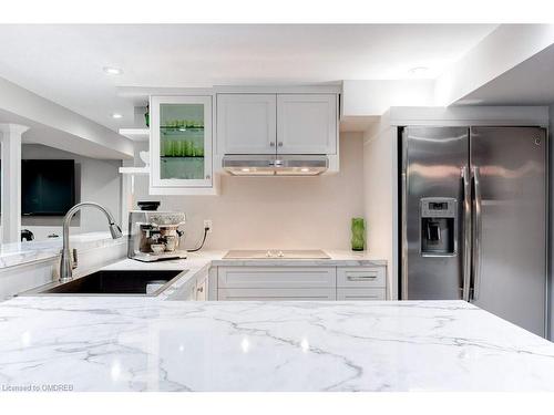 371 Strathcona Drive, Burlington, ON - Indoor Photo Showing Kitchen With Upgraded Kitchen