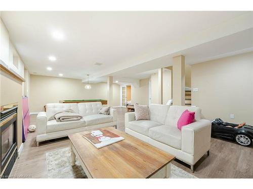 1419 Headon Road, Burlington, ON - Indoor Photo Showing Living Room