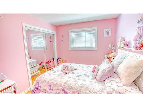 117 62Nd Street S, Wasaga Beach, ON - Indoor Photo Showing Bedroom