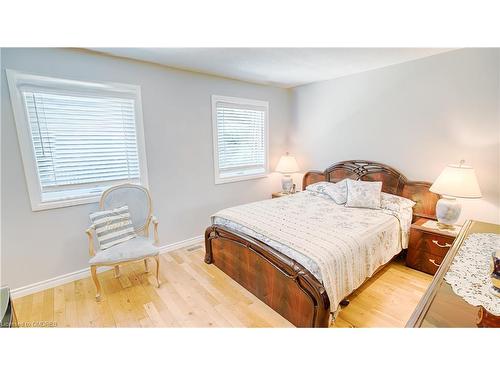 117 62Nd Street S, Wasaga Beach, ON - Indoor Photo Showing Bedroom