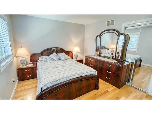 117 62Nd Street S, Wasaga Beach, ON - Indoor Photo Showing Bedroom