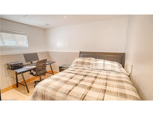 117 62Nd Street S, Wasaga Beach, ON - Indoor Photo Showing Bedroom