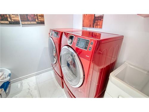 117 62Nd Street S, Wasaga Beach, ON - Indoor Photo Showing Laundry Room