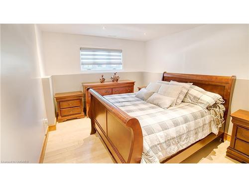 117 62Nd Street S, Wasaga Beach, ON - Indoor Photo Showing Bedroom