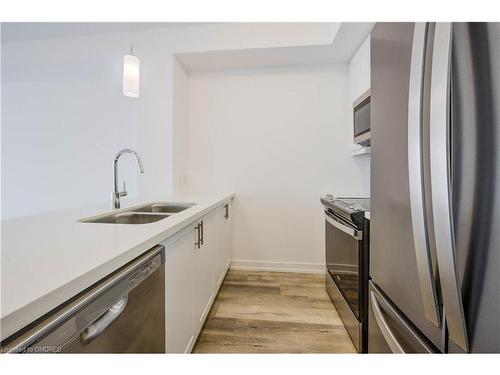 234-10 Mallard Trail E, Hamilton, ON - Indoor Photo Showing Kitchen With Stainless Steel Kitchen With Double Sink With Upgraded Kitchen