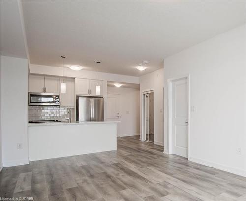 234-10 Mallard Trail E, Hamilton, ON - Indoor Photo Showing Kitchen