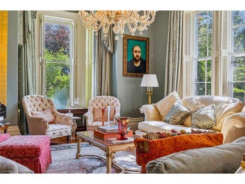 1 Banfield Street, Paris, ON - Indoor Photo Showing Living Room