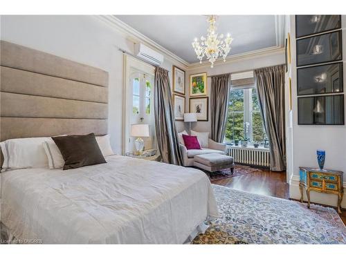 1 Banfield Street, Paris, ON - Indoor Photo Showing Bedroom