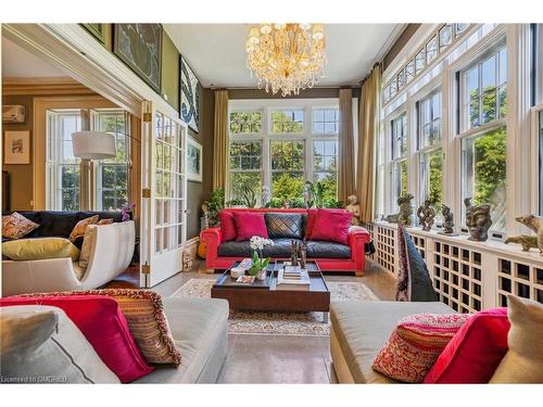 1 Banfield Street, Paris, ON - Indoor Photo Showing Living Room