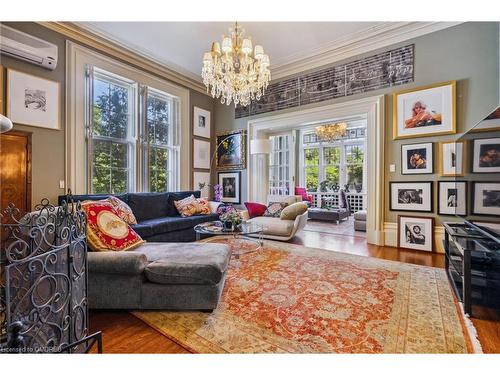 1 Banfield Street, Paris, ON - Indoor Photo Showing Living Room